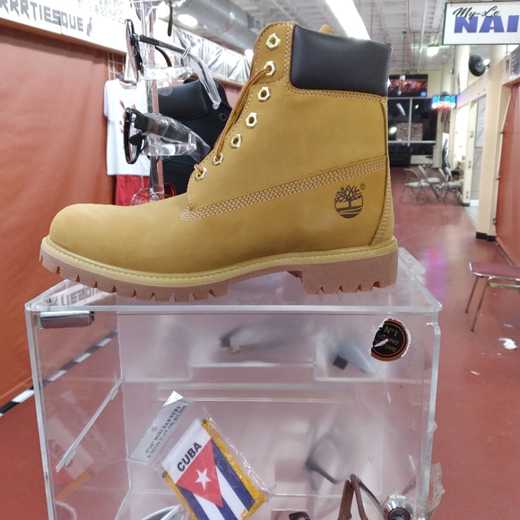 TIMBERLAND 6 INCH BOOTS WHEAT AND ALL BLACK